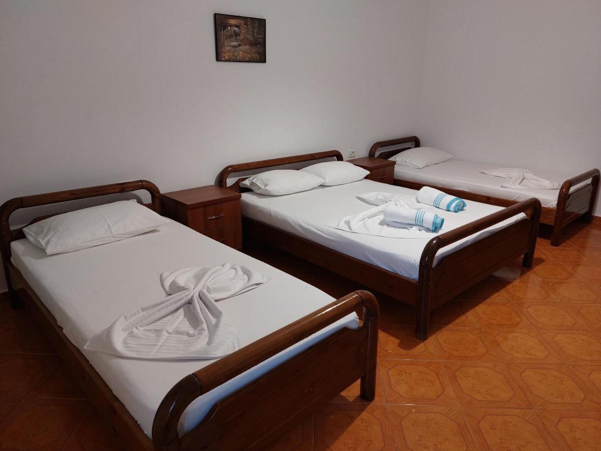 Garden Holiday Studios Himare Exterior photo