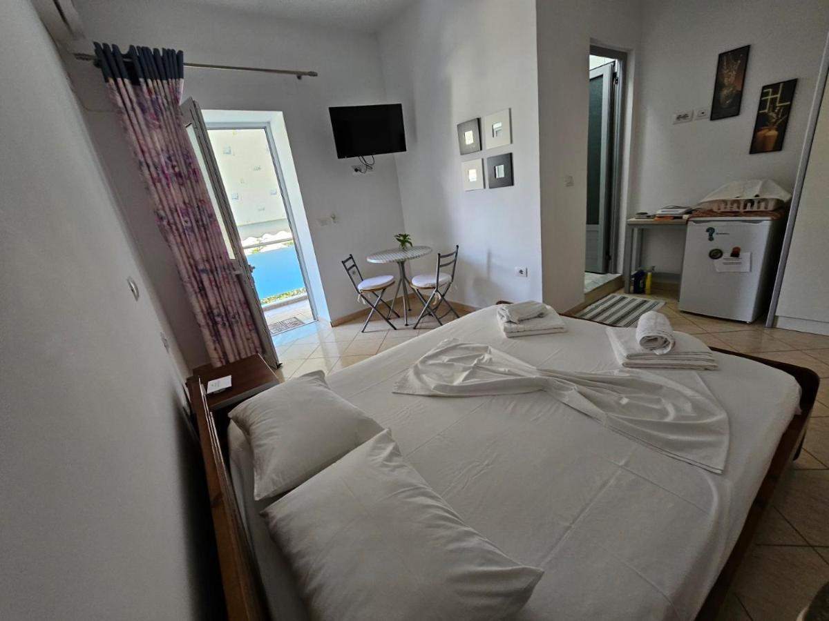 Garden Holiday Studios Himare Exterior photo